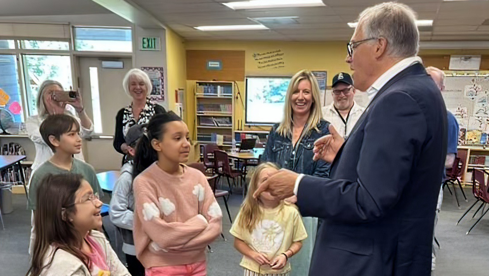 Gov. Inslee talking with students in a classroom